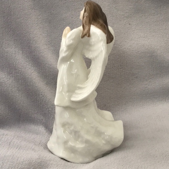 Royal Doulton Christmas Angel, 6”, HN 3733 - Picture 5 of 7